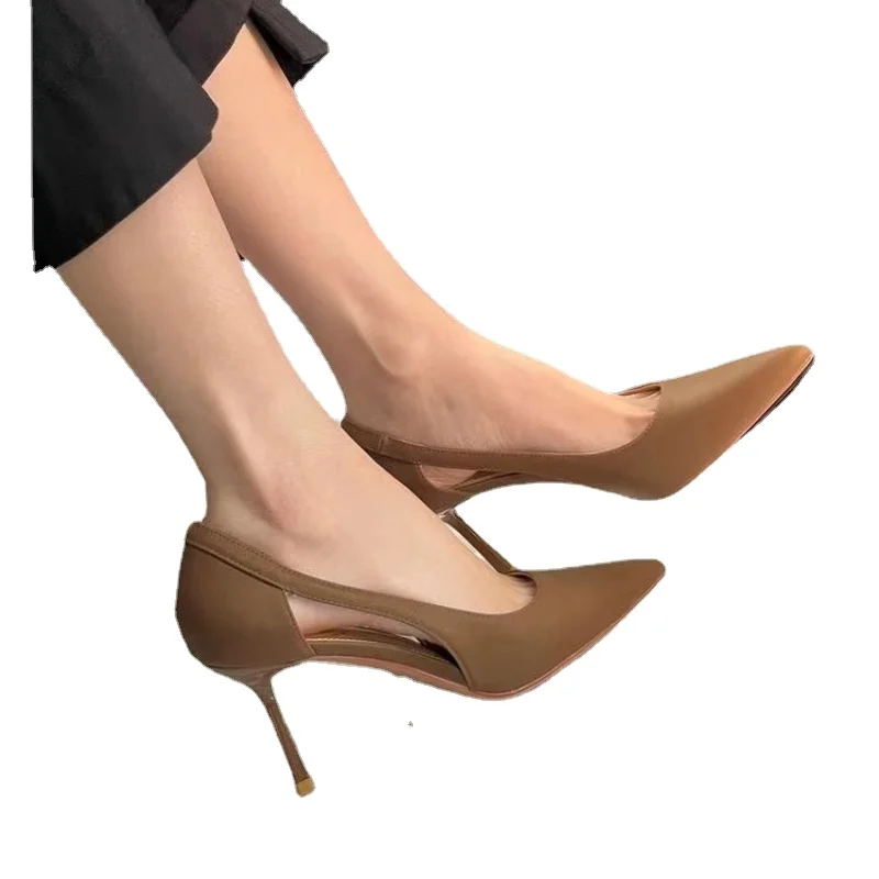 Женские туфли на высоком каблуке, однотонные туфли из мягкой кожи, с острым носком, удобные туфли-юбки, лето 2023
Женские туфли на высоком каблуке, однотонные туфли из мягкой кожи, с острым носком, удобные туфли-юбки, лето 2023