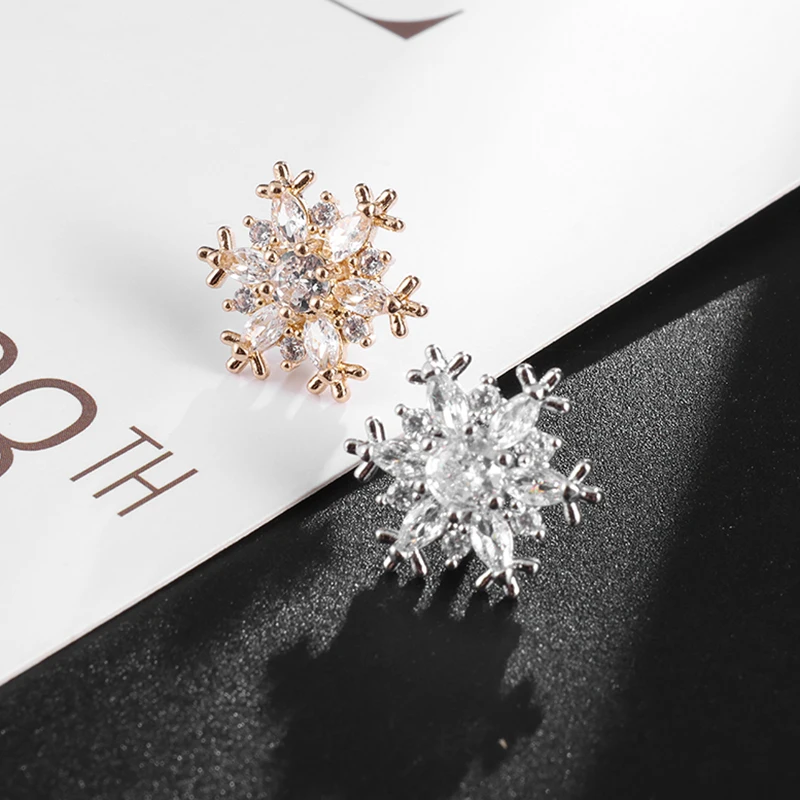 Exquisite Snowflake Inlaid Zircon Brooch Women Fashion Glamour Cuff Brooch Jewelry Gifts
Exquisite Snowflake Inlaid Zircon Brooch Women Fashion Glamour Cuff Brooch Jewelry Gifts