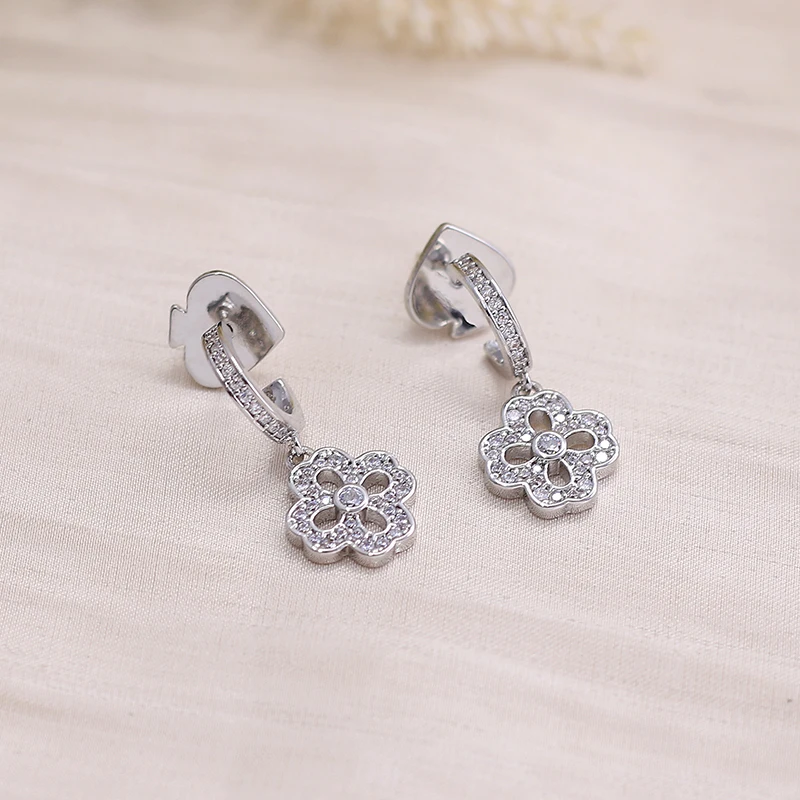 Timeless Wonder Fancy Zirconia Geo Floral Hoop Earrings for Women Designer Jewelry Runway Ins Date Rare Luxury Brand NY Mix 1485
Timeless Wonder Fancy Zirconia Geo Floral Hoop Earrings for Women Designer Jewelry Runway Ins Date Rare Luxury Brand NY Mix 1485