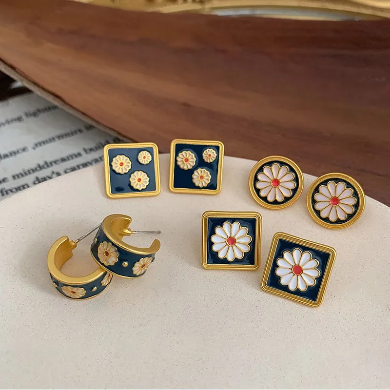 

Dincior Korean Vintage Enamel Relief Flower Earrings Square Round Geometry Shape Ins Girl