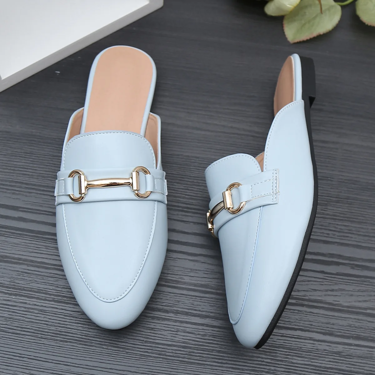 Slippers Casual Low Rivet Flat Shoes Female Slides Cover Toe Luxury Soft Concise Fashion Basic Retro Fabric Metal Decoration
Slippers Casual Low Rivet Flat Shoes Female Slides Cover Toe Luxury Soft Concise Fashion Basic Retro Fabric Metal Decoration