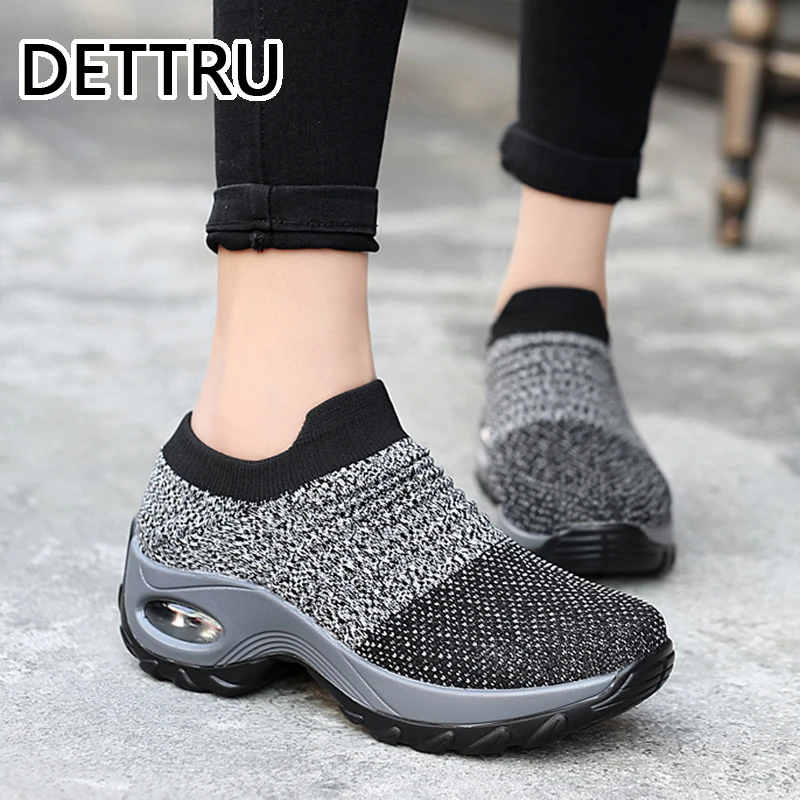 Кроссовки женские на толстой вулканизированной подошве, светильник дышащие сетчатые, без шнуровки, повседневная прогулочная обувь, лето 2022
Кроссовки женские на толстой вулканизированной подошве, светильник дышащие сетчатые, без шнуровки, повседневная прогулочная обувь, лето 2022