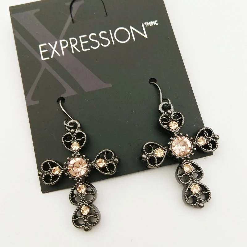 Fashion jewelry Japan and South Korea fashion jewelry black hollow out cross Rhinestone personalized earrings AP
Fashion jewelry Japan and South Korea fashion jewelry black hollow out cross Rhinestone personalized earrings AP