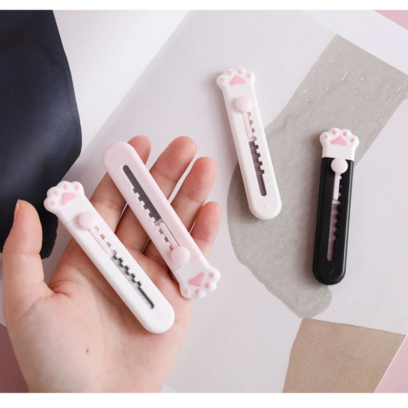 Mini Pocket Cat Paw Art Utility Knife Express Box Knife Paper Cutter Craft Wrapping Refillable Blade Stationery Kawaii Tools
Mini Pocket Cat Paw Art Utility Knife Express Box Knife Paper Cutter Craft Wrapping Refillable Blade Stationery Kawaii Tools