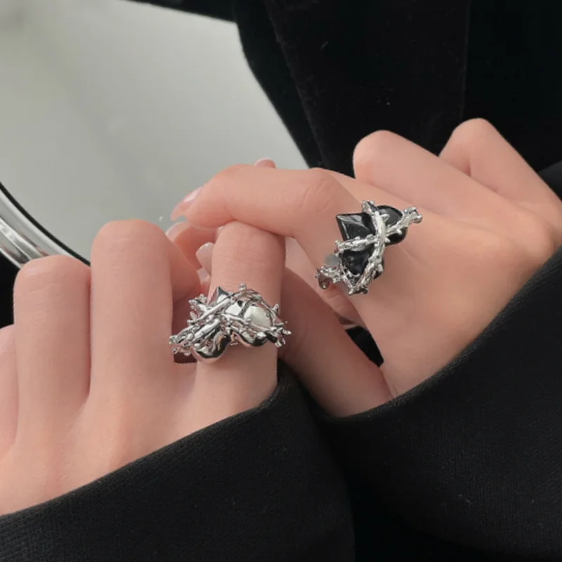New Fashion Creative Punk Gothic Thorns Love Heart Ring Vintage Opened Rings for Women Party Jewelry Gifts Halloween Whole Sale
New Fashion Creative Punk Gothic Thorns Love Heart Ring Vintage Opened Rings for Women Party Jewelry Gifts Halloween Whole Sale