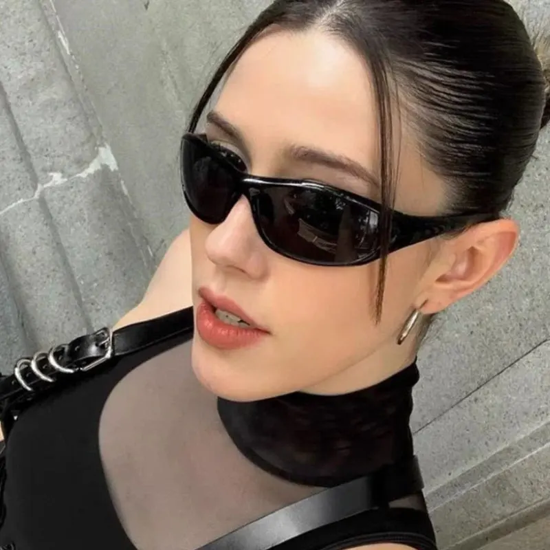 Солнцезащитные очки в стиле панк Y2K для мужчин и женщин, брендовые винтажные зеркальные солнечные очки с градиентом для вождения, модные дорожные очки унисекс
Солнцезащитные очки в стиле панк Y2K для мужчин и женщин, брендовые винтажные зеркальные солнечные очки с градиентом для вождения, модные дорожные очки унисекс