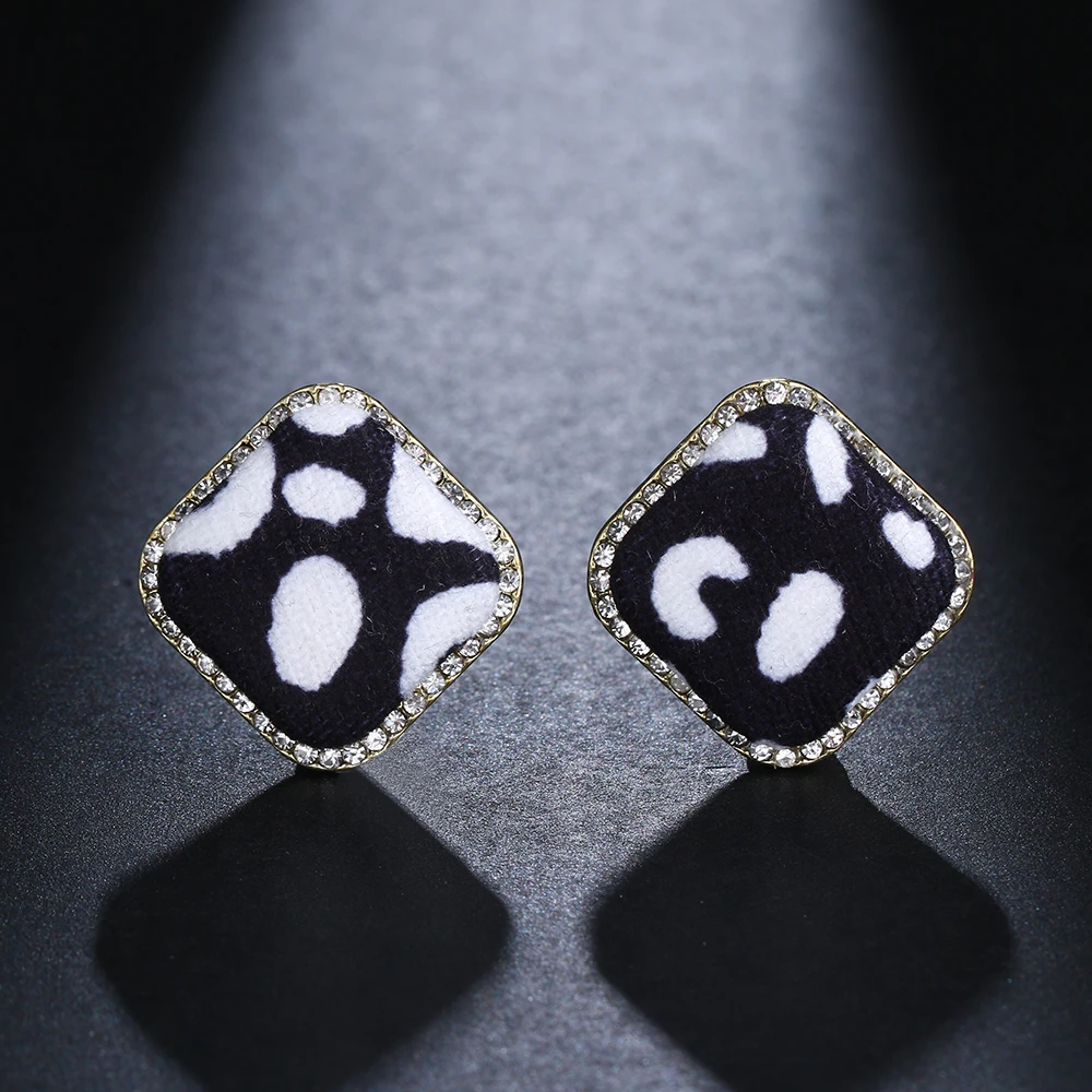 Simple Geometric Square Stud Earrings for Women Black and White Cow Print Earrings Fashion Party Jewelry Accessories Wholesale
Simple Geometric Square Stud Earrings for Women Black and White Cow Print Earrings Fashion Party Jewelry Accessories Wholesale