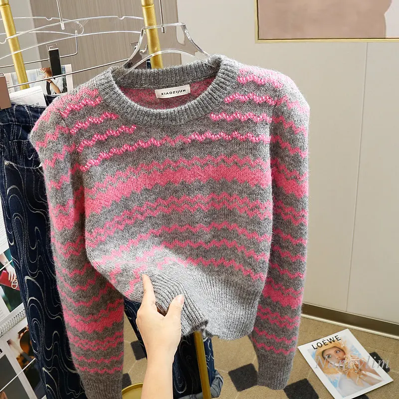 Short Wave Contrast Color Striped Sweater for Women Beaded Pleated Design Round Neck Pullover Knit Top 2022 Autumn Winter Warm
Short Wave Contrast Color Striped Sweater for Women Beaded Pleated Design Round Neck Pullover Knit Top 2022 Autumn Winter Warm