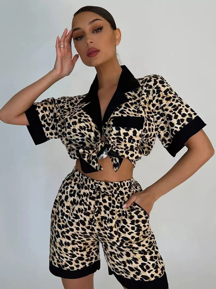 Пижама Linad женская с леопардовым принтом, комплект из 2 предметов в стиле пэчворк, с коротким рукавом, одежда для сна, повседневный костюм с ш... 
Пижама Linad женская с леопардовым принтом, комплект из 2 предметов в стиле пэчворк, с коротким рукавом, одежда для сна, повседневный костюм с ш...