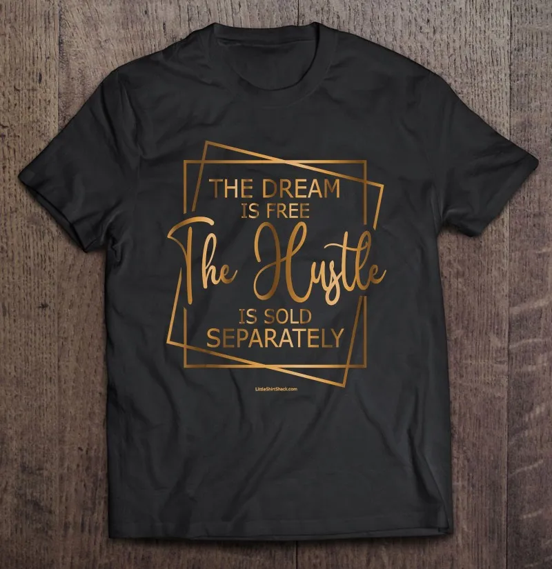 Мужская футболка с графическим принтом «The Dream Is Free»
Мужская футболка с графическим принтом «The Dream Is Free»