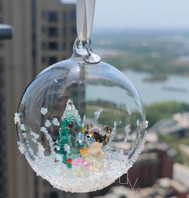 Подвеска в виде шара с кристаллами для зеркала заднего вида
Подвеска в виде шара с кристаллами для зеркала заднего вида