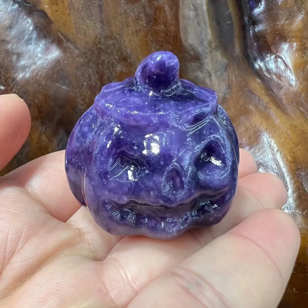 

1PC Natural Lepidolite Obsidian Stones Crystals Carved Halloween Pumpkin Skull Figurine Decoration Wizard Energy Crafts Gift