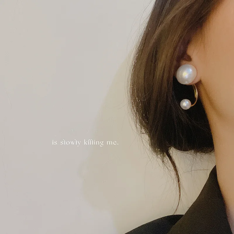 Rear hanging C-shaped pearl earrings s925 silver needle light luxury temperament commuter earrings 2022 new earrings for women
Rear hanging C-shaped pearl earrings s925 silver needle light luxury temperament commuter earrings 2022 new earrings for women