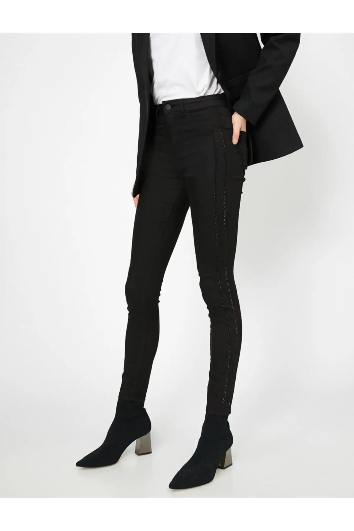 Women's Jean Woman Full Length High Waist Straight Pant Streetwear Female Jeans Buttons Zipper Ladies
Women's Jean Woman Full Length High Waist Straight Pant Streetwear Female Jeans Buttons Zipper Ladies