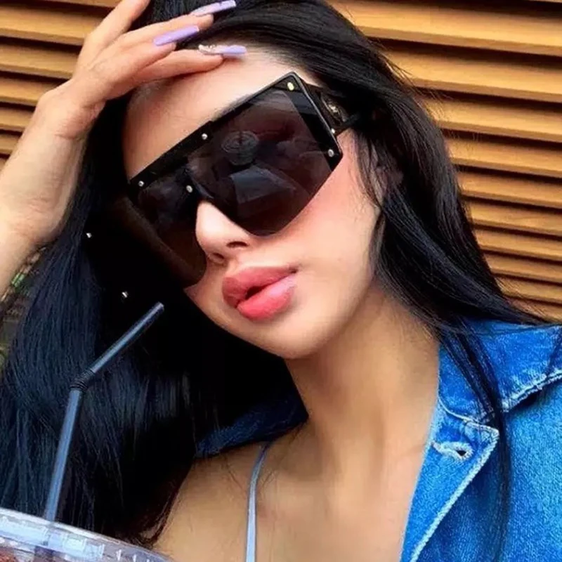 Trendy goggle triangle temples gradiente sem aro rivet with logo fashion girls lunette de marque shades sunglasses Women UV400
Trendy goggle triangle temples gradiente sem aro rivet with logo fashion girls lunette de marque shades sunglasses Women UV400