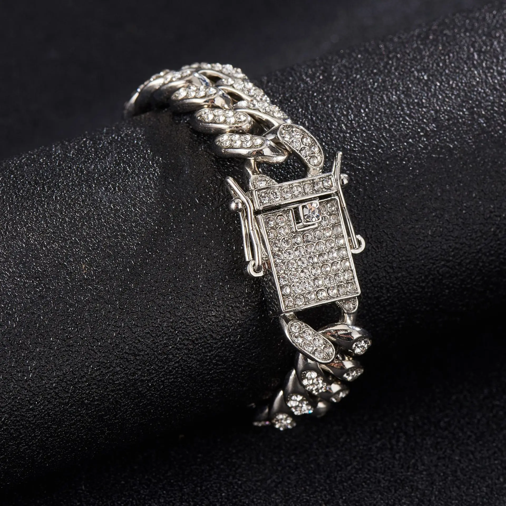 Iced Out Sparkling Full Rhinestones Cuban Link Chain Bracelets Shining Hiphop Tennis Bracelet Rapper Jewelry Accessories
Iced Out Sparkling Full Rhinestones Cuban Link Chain Bracelets Shining Hiphop Tennis Bracelet Rapper Jewelry Accessories