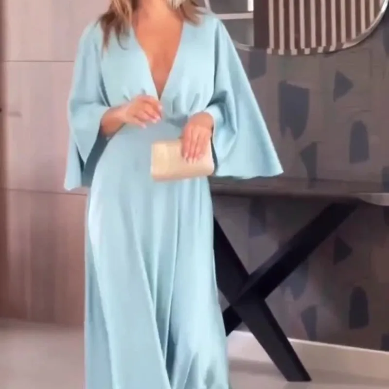 2023 Summer Europe and America new leisure luxury home deep V solid color loose dress
2023 Summer Europe and America new leisure luxury home deep V solid color loose dress