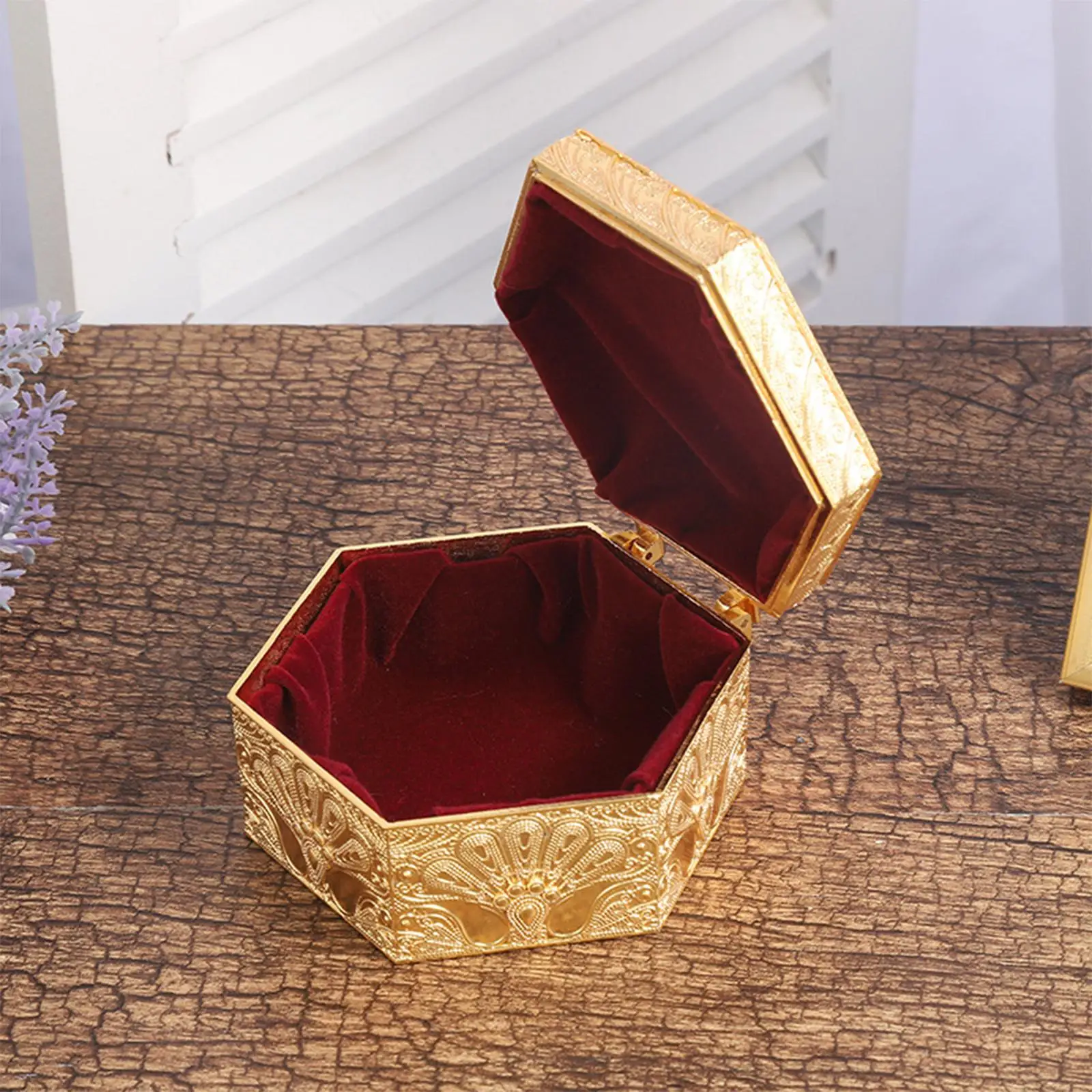 Antique Hexagon Jewelry Storage Box Trinket Organizer Metallic Rings Earrings Box Metal Treasure Case Keepsake Ornate Box Gifts
Antique Hexagon Jewelry Storage Box Trinket Organizer Metallic Rings Earrings Box Metal Treasure Case Keepsake Ornate Box Gifts