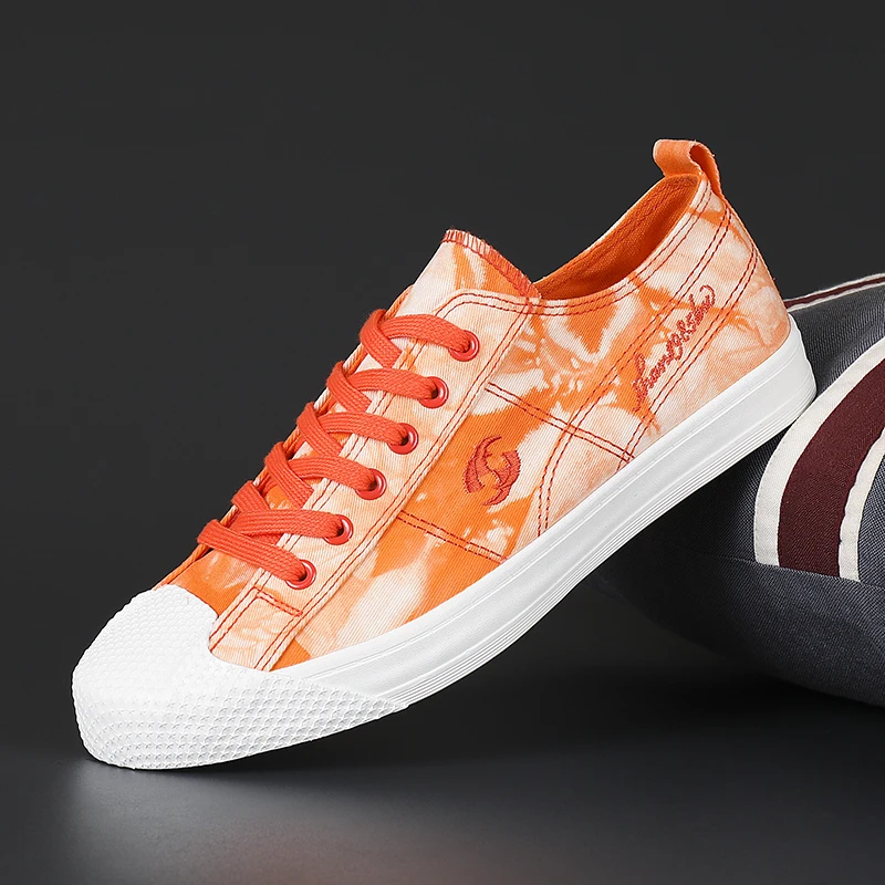 Top Quality Casual Canvas Shoes Men Fashion Vulcanized Shoe Retro Pattern Men Low Top Street Skateboarding Sneakers Male
Top Quality Casual Canvas Shoes Men Fashion Vulcanized Shoe Retro Pattern Men Low Top Street Skateboarding Sneakers Male