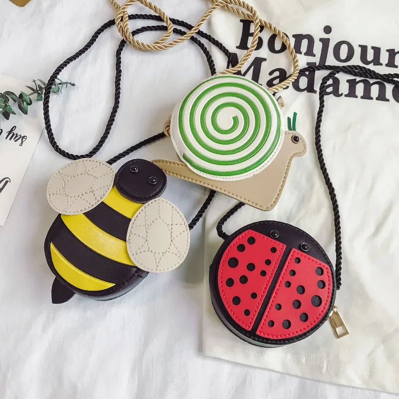 Cartoon Bee Ladybug Snail Messenger Bag Lovely Children's PU Leather Coin Purse Handbags Cute Kids Accessories
Cartoon Bee Ladybug Snail Messenger Bag Lovely Children's PU Leather Coin Purse Handbags Cute Kids Accessories