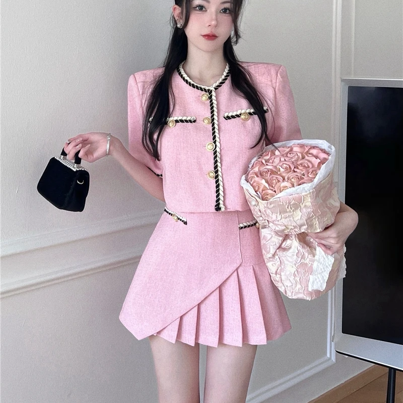2022 Summer Fashion Preppy Style Set Temperament Short Sleeve Jacket + Pleated Skirt Two-Piece Suit Women Outfits
2022 Summer Fashion Preppy Style Set Temperament Short Sleeve Jacket + Pleated Skirt Two-Piece Suit Women Outfits