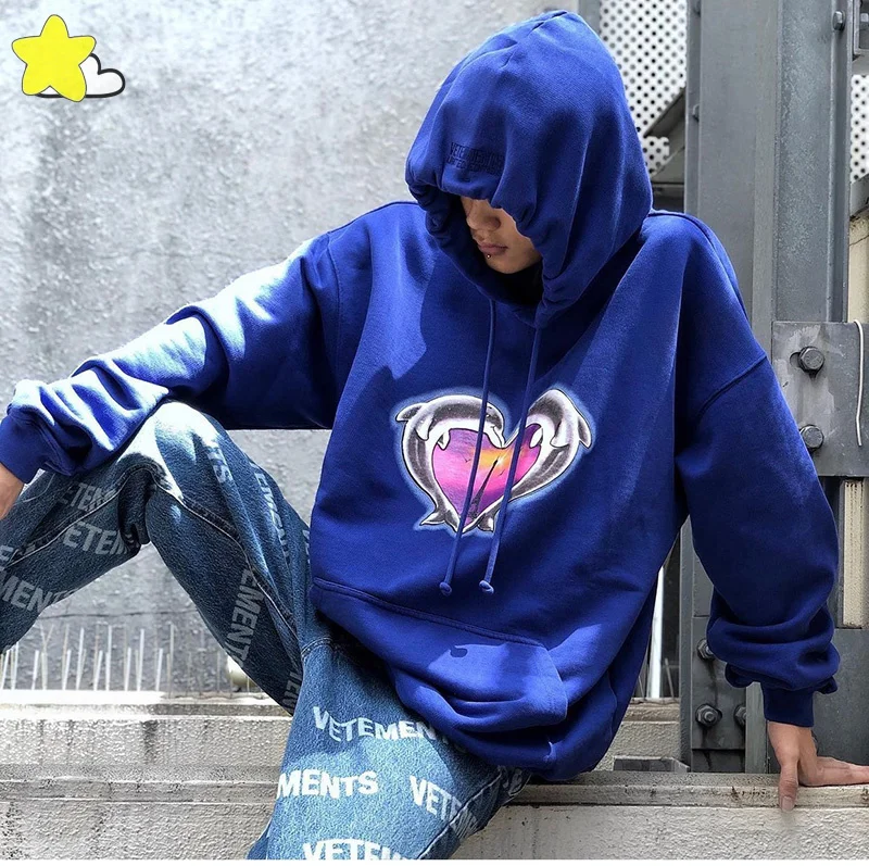 Универсальные толстовки с капюшоном и принтом в виде сердца с изображением дельфина, мужские и женские розовые синие модные повседневные толстовки для пар VTM
Универсальные толстовки с капюшоном и принтом в виде сердца с изображением дельфина, мужские и женские розовые синие модные повседневные толстовки для пар VTM