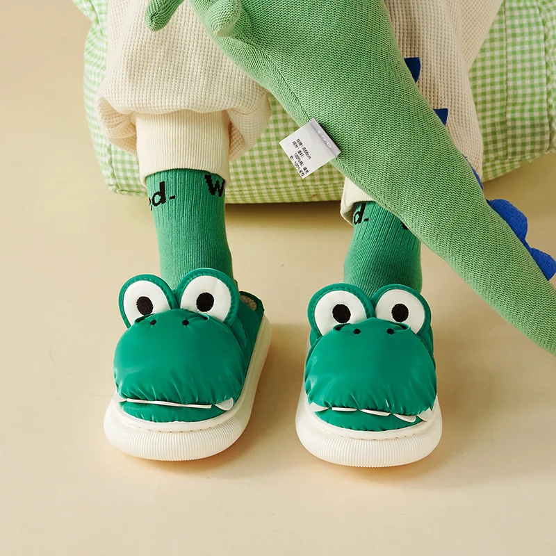 Suihyung 3 Colors Cartoon Dinosaur Design Plush Kids Slippers Winter Warm Waterproof Down Cloth Cotton Shoes Children Home Flats
Suihyung 3 Colors Cartoon Dinosaur Design Plush Kids Slippers Winter Warm Waterproof Down Cloth Cotton Shoes Children Home Flats