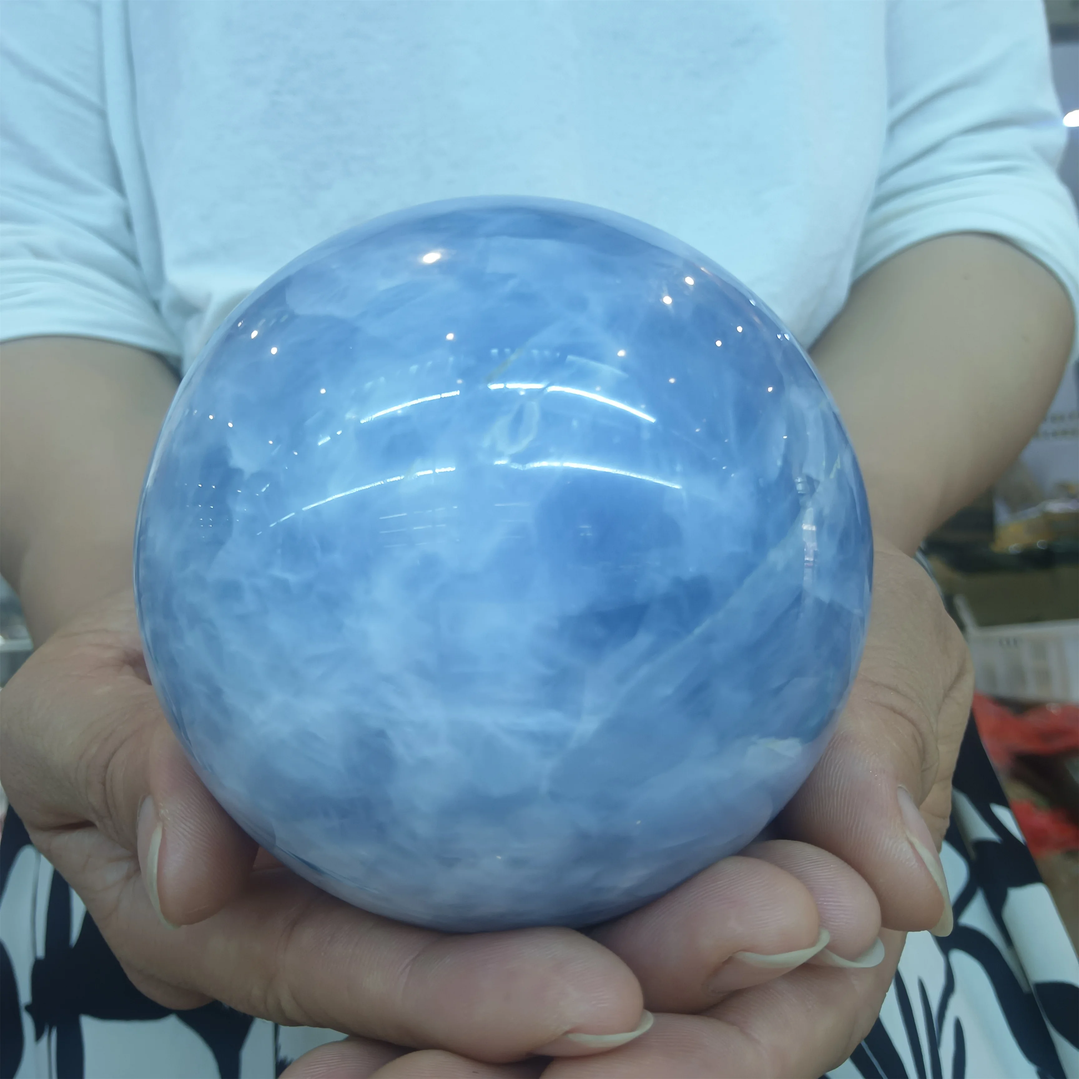 Natural Celestite Ball Hand Polished Crystal Ore Healing Home Office Decoration Craft Gifts Mineral Demagnetization Ornament
Natural Celestite Ball Hand Polished Crystal Ore Healing Home Office Decoration Craft Gifts Mineral Demagnetization Ornament