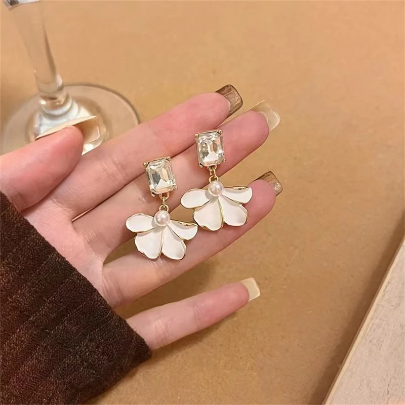 2022 New Fashion Drop Earrings For Women Girls Metal Plant Pearl Zircon Dangle Earring Flower Elegant Trendy Statement Jewelry
2022 New Fashion Drop Earrings For Women Girls Metal Plant Pearl Zircon Dangle Earring Flower Elegant Trendy Statement Jewelry