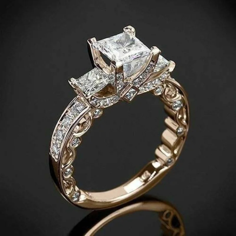 Best-selling European and American fashion full diamond rose gold plated ladies ring engagement ring
Best-selling European and American fashion full diamond rose gold plated ladies ring engagement ring