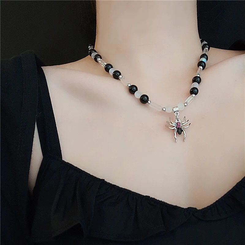 Trendy Goth Dark Spider Pendant Necklace Beaded Clavicle Chain Necklace for Women Hip Hop Statement Jewelry
Trendy Goth Dark Spider Pendant Necklace Beaded Clavicle Chain Necklace for Women Hip Hop Statement Jewelry