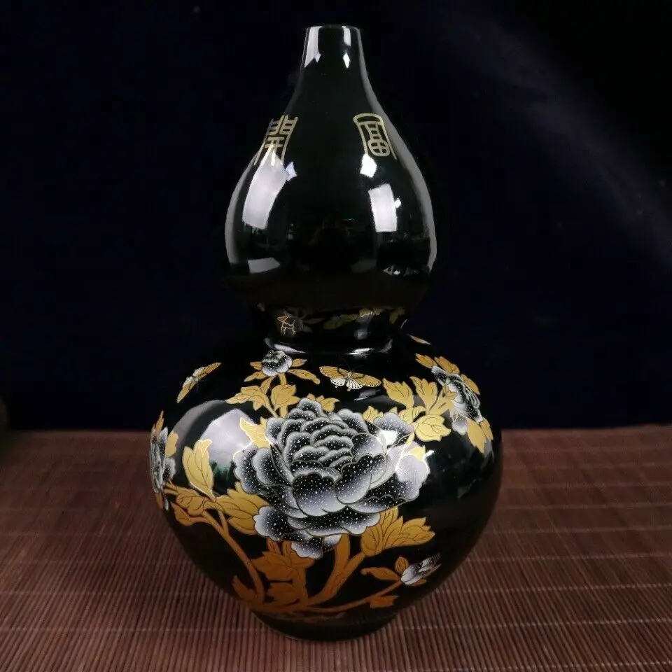 

Chinese old porcelain Black gold glaze with gold flower pattern Gourd vase