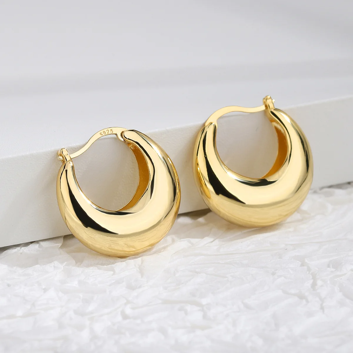 Women's Earrings Round Brass Gold Plated Earrings Small Chubby C Type Earrings Wholesale Earrings
Women's Earrings Round Brass Gold Plated Earrings Small Chubby C Type Earrings Wholesale Earrings