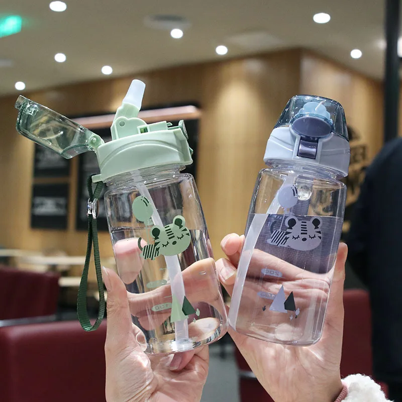 550/520 ML Kids Water Sippy Cup for Outdoor School Cute Cartoon Animal Baby Water Bottle with Shoulder Strap for Boy Girl
550/520 ML Kids Water Sippy Cup for Outdoor School Cute Cartoon Animal Baby Water Bottle with Shoulder Strap for Boy Girl