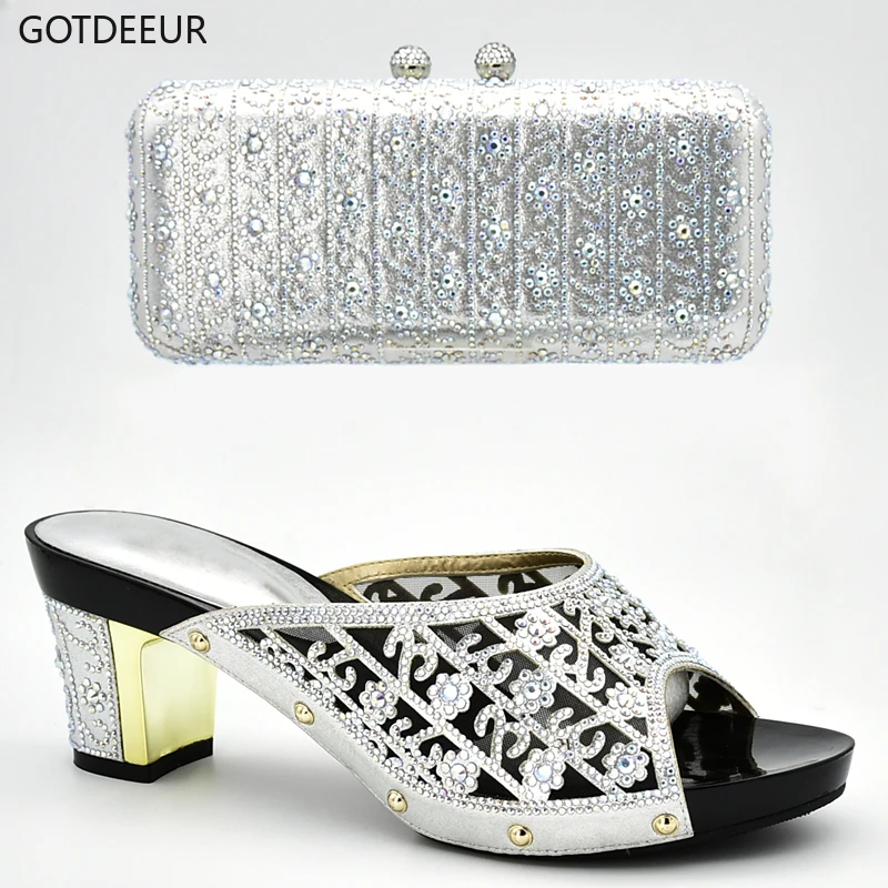 Новое поступление, комплект из итальянской обуви и сумочки для женской обуви на блочном каблуке, нигерийские женские свадебные туфли-лодочки, новейшая африканская женская обувь 
Новое поступление, комплект из итальянской обуви и сумочки для женской обуви на блочном каблуке, нигерийские женские свадебные туфли-лодочки, новейшая африканская женская обувь