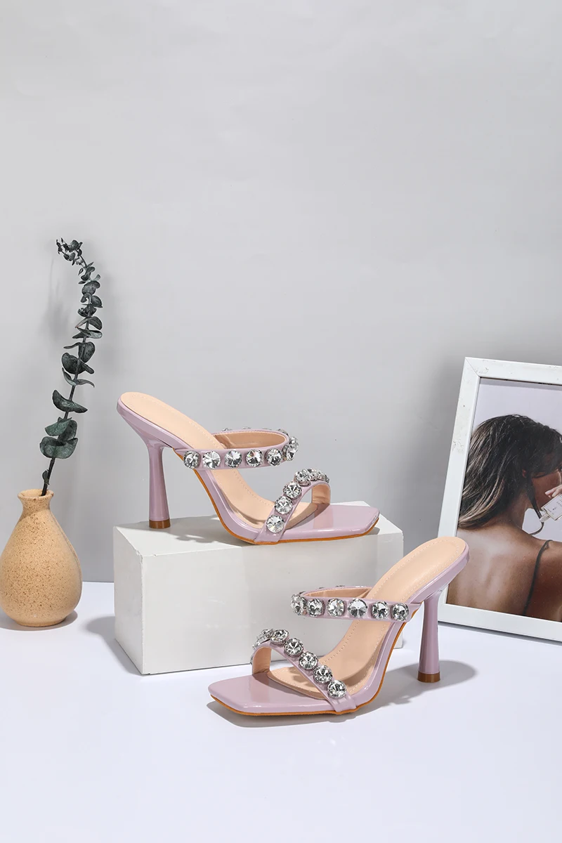 2022 Thin Heel Square Head Women's Sandals Sparkling Rhinestones Summer Outdoor Street Fashion Comfortable High-heeled Sandals
2022 Thin Heel Square Head Women's Sandals Sparkling Rhinestones Summer Outdoor Street Fashion Comfortable High-heeled Sandals