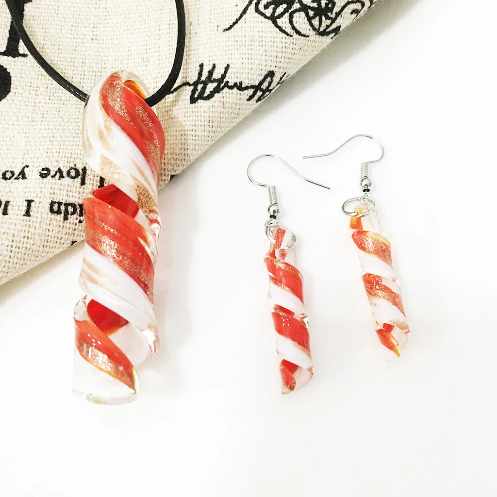 Комплект из колье и серёг в стиле ретро 
Комплект из колье и серёг в стиле ретро