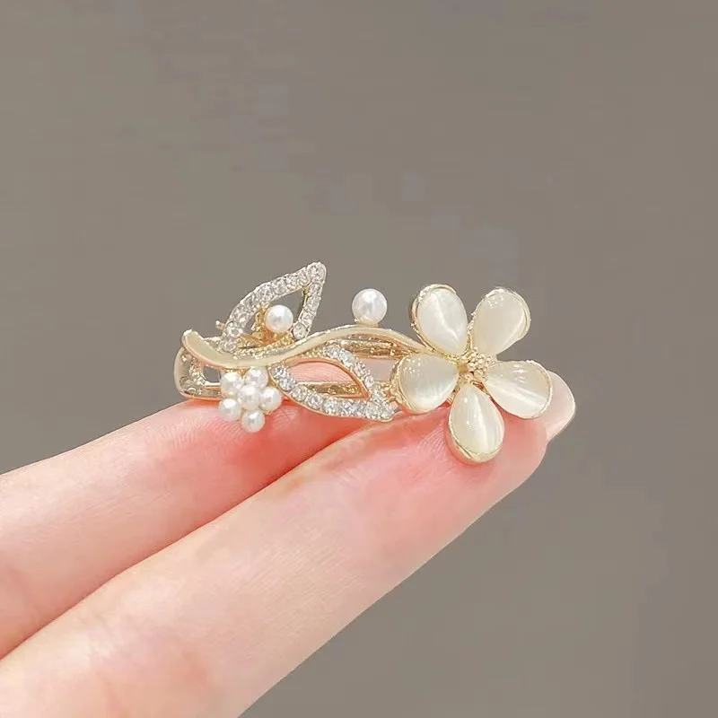 Cat's Eye Flower Super Fairy Net Red Hairpin One Word Clip Girl's Bangs with Broken Hair on The Side Duck Mouth Clip Headwear
Cat's Eye Flower Super Fairy Net Red Hairpin One Word Clip Girl's Bangs with Broken Hair on The Side Duck Mouth Clip Headwear