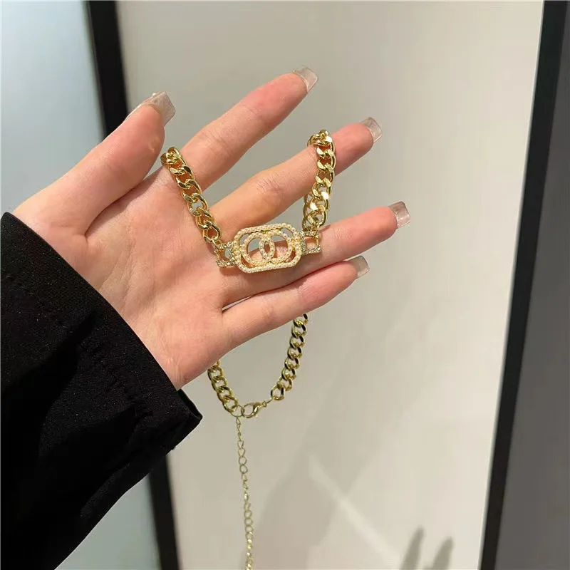 Temperament Net Celebrity Micro-inlaid Pearl Metal Letter Necklace Clavicle Chain Female Luxury Design Fashion Accessories
Temperament Net Celebrity Micro-inlaid Pearl Metal Letter Necklace Clavicle Chain Female Luxury Design Fashion Accessories