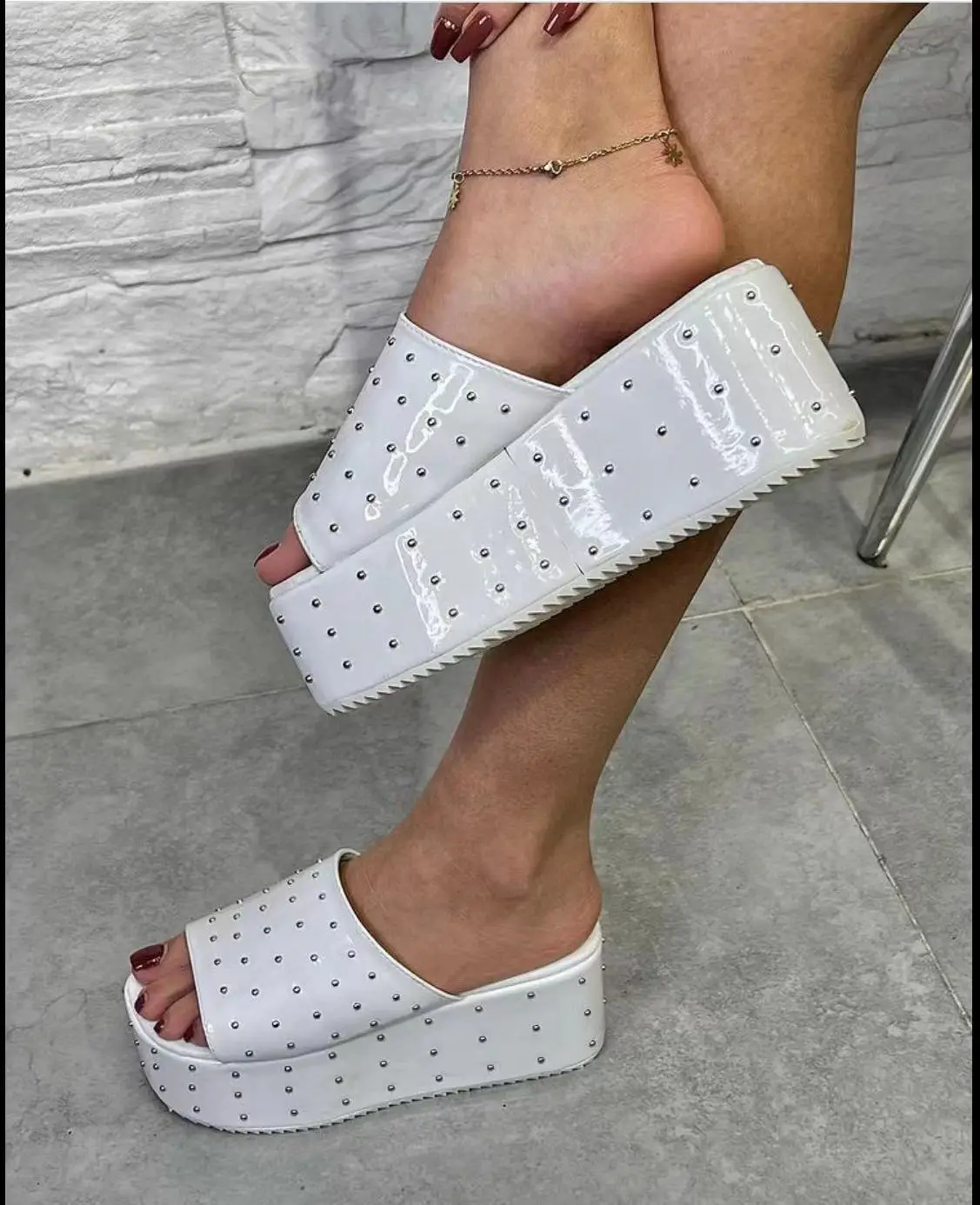 2022 NEW Design Punk Rivet Cool Ladies Open Toe Platform Wedged Chunky Women's Sandals Slides Trendy Footwear Women Sandals
2022 NEW Design Punk Rivet Cool Ladies Open Toe Platform Wedged Chunky Women's Sandals Slides Trendy Footwear Women Sandals