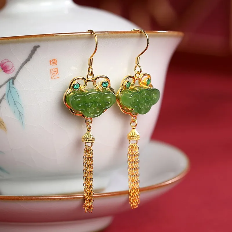 Original design silver inlaid natural hetian jasper tassel earrings for women classical palace style exquisite jewelry gift
Original design silver inlaid natural hetian jasper tassel earrings for women classical palace style exquisite jewelry gift