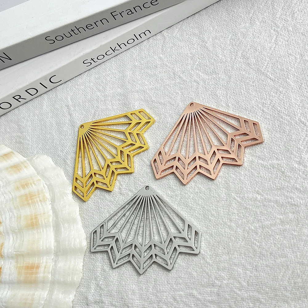 Women's Fashion Pendant Fan Exquisite Carved Hollowed Out Stainless Steel Ornaments Small Pendant Jewelry Wholesale
Women's Fashion Pendant Fan Exquisite Carved Hollowed Out Stainless Steel Ornaments Small Pendant Jewelry Wholesale