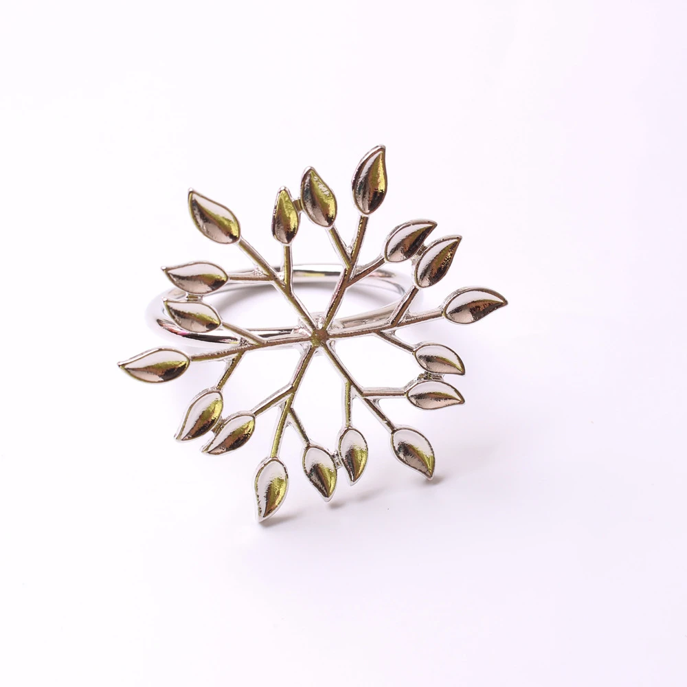 6PCS/Metal Christmas Series Creative Snowflake Napkin Ring Desktop Decoration for Christmas Family Party Reception
6PCS/Metal Christmas Series Creative Snowflake Napkin Ring Desktop Decoration for Christmas Family Party Reception