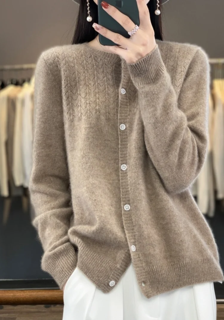 New High Quality 100% Pure Merino Wool Women’s Cardigan Hollow Cashmere Sweater Female Clothing Grace Top Bottoming Shirt
New High Quality 100% Pure Merino Wool Women’s Cardigan Hollow Cashmere Sweater Female Clothing Grace Top Bottoming Shirt