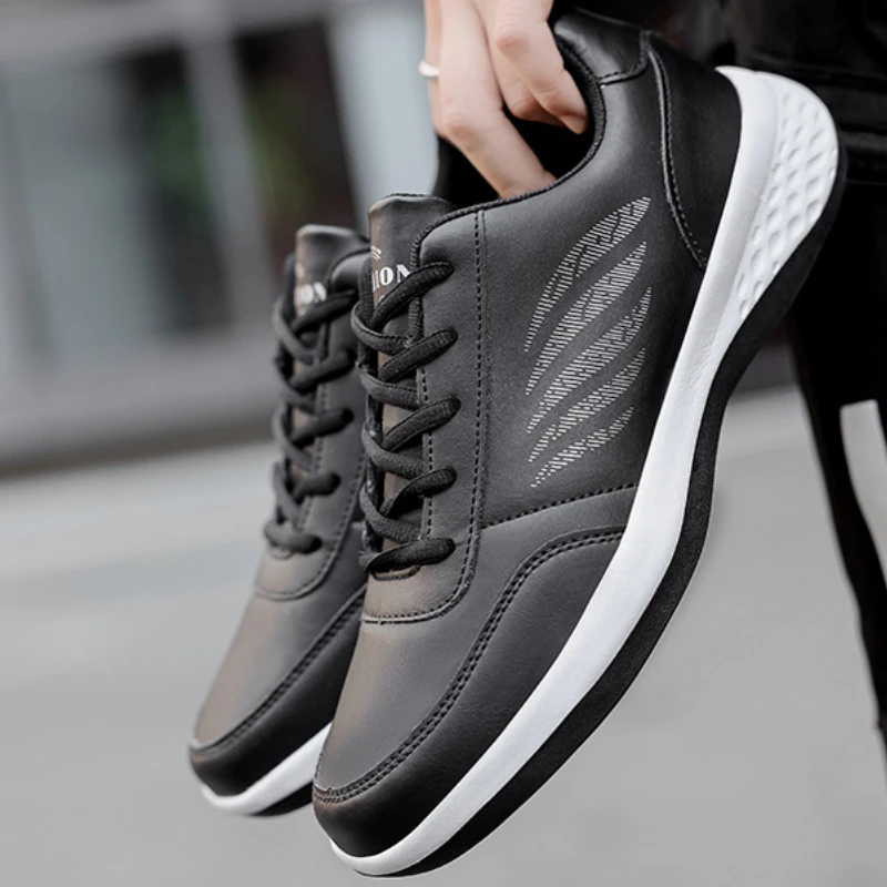 Men's Sports Shoes Autumn New Running Training Lightweight Casual Shoes Trend Fashion Leather Waterproof Board Shoes
Men's Sports Shoes Autumn New Running Training Lightweight Casual Shoes Trend Fashion Leather Waterproof Board Shoes