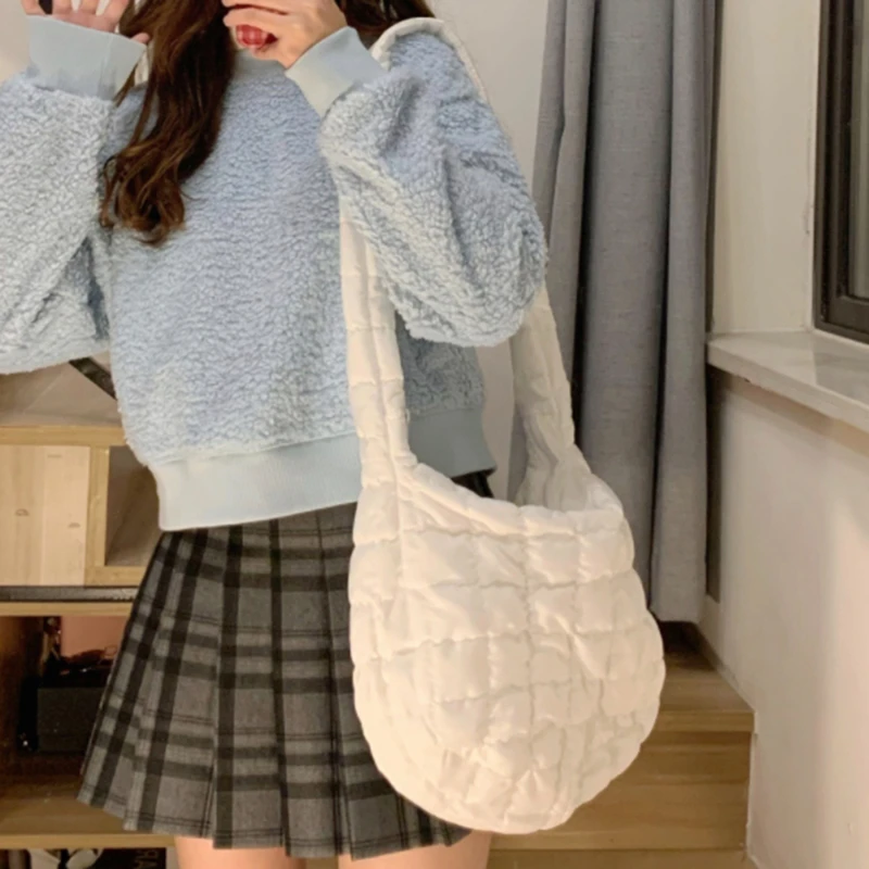 New Winter Big Shoulder Bag Space Cotton Handbag Woman Casual Tote Down Diagonal Bags Feather Padded Ladies Shopping Pack
New Winter Big Shoulder Bag Space Cotton Handbag Woman Casual Tote Down Diagonal Bags Feather Padded Ladies Shopping Pack