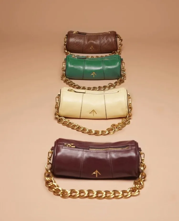 2021 new leather star with cylinder retro thick chain portable messenger bag women fashion Joker
2021 new leather star with cylinder retro thick chain portable messenger bag women fashion Joker