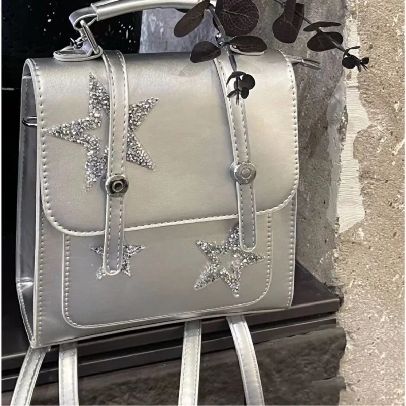 Новинка, модные женские рюкзаки со звездами, модный дизайн 2023, серебристая школьная сумка, подходящая ко всему однотонная простая сумка, сумки из субкультуры 
Новинка, модные женские рюкзаки со звездами, модный дизайн 2023, серебристая школьная сумка, подходящая ко всему однотонная простая сумка, сумки из субкультуры