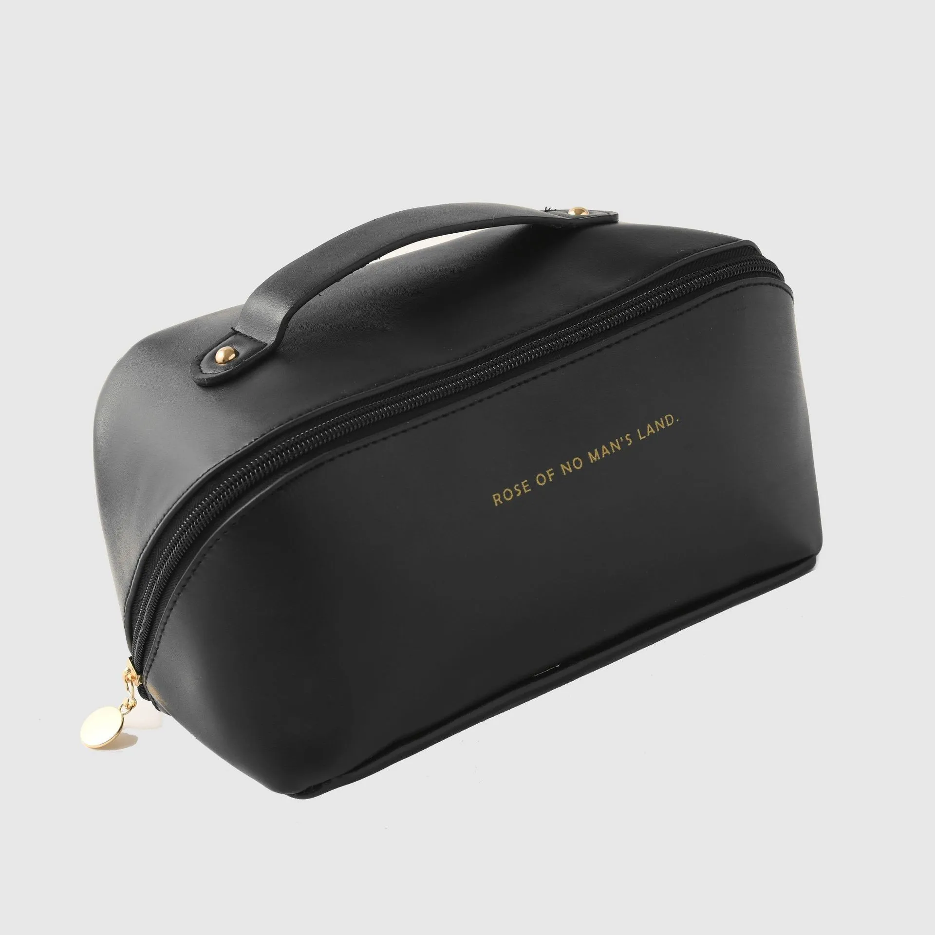 Fashion new large capacity cosmetic storage bag PU leather portable travel wash bag
Fashion new large capacity cosmetic storage bag PU leather portable travel wash bag