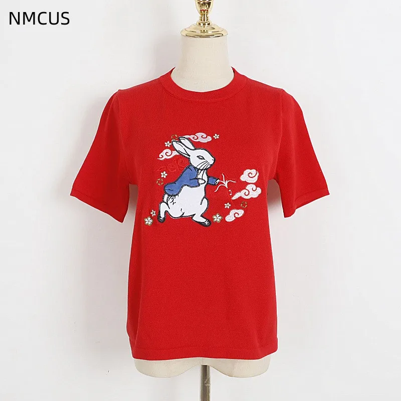

Женская Милая Красная футболка NMCUS с короткими рукавами, весна-лето, новая Корейская версия, топ из ледяного шелка с вышивкой в виде милых кроликов и облаков, CS23312